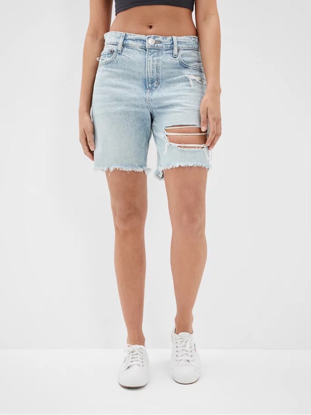 American Eagle Outfitters Low-Rise Denim Baggy Shorts Size 2 Light Wash Ripped